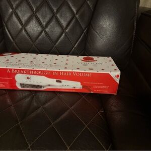 VOLOOM Hair 1 1/2” Volumizing Iron NEW